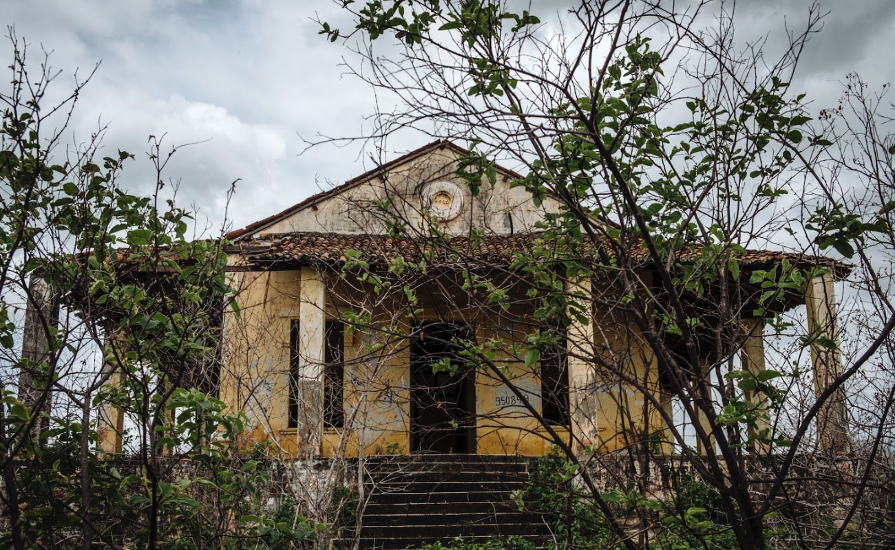 Sítio histórico do último campo de concentração no Ceará resiste